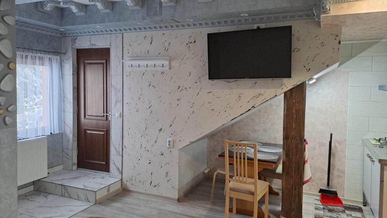 Casa Luna Gura Humorului Luaran gambar